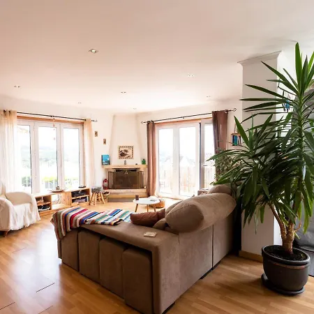 Alaia Surflodge מלון *